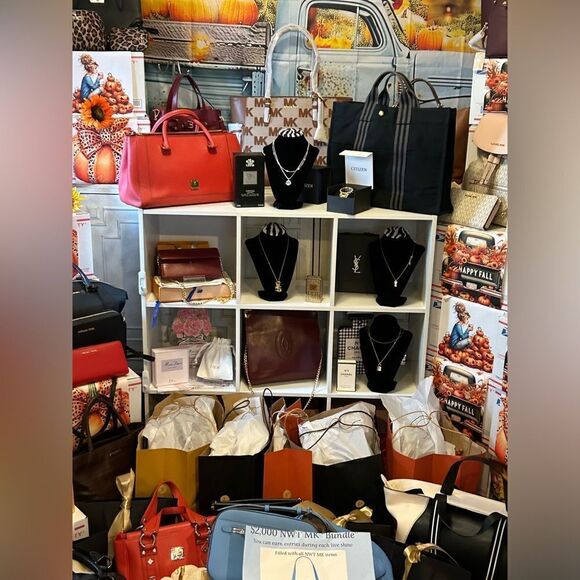 Giveaways! Tap to join We are live Steals & Deals Low starts! Giveaways!! - Picture 6 of 15